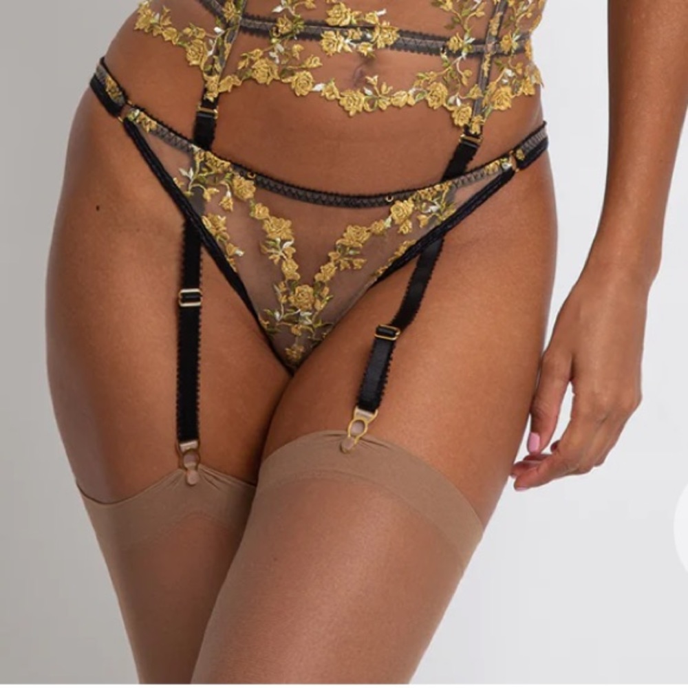 Edge’O Beyond Charlotte En Or Metallic GoldBlack Embroidery Floral‎ Briefs NWOT